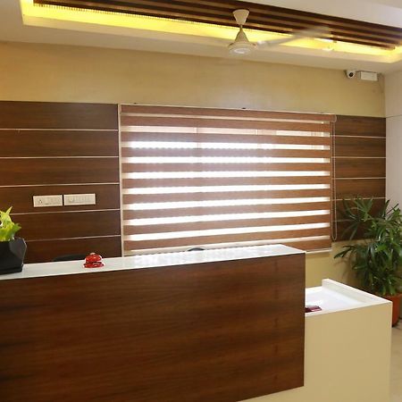 Kodavath Regency Alwaye Esterno foto
