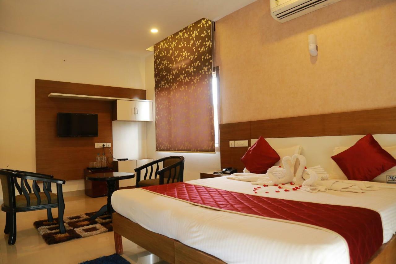 Kodavath Regency Alwaye Esterno foto