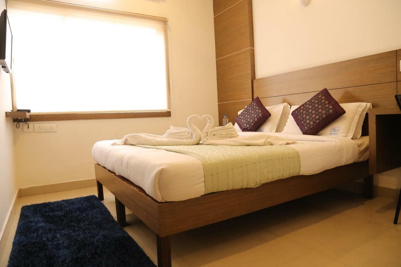 Kodavath Regency Alwaye Esterno foto