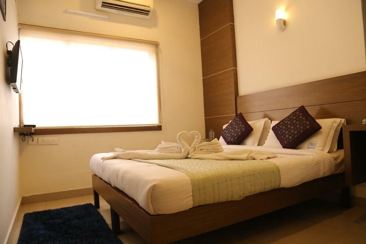 Kodavath Regency Alwaye Esterno foto