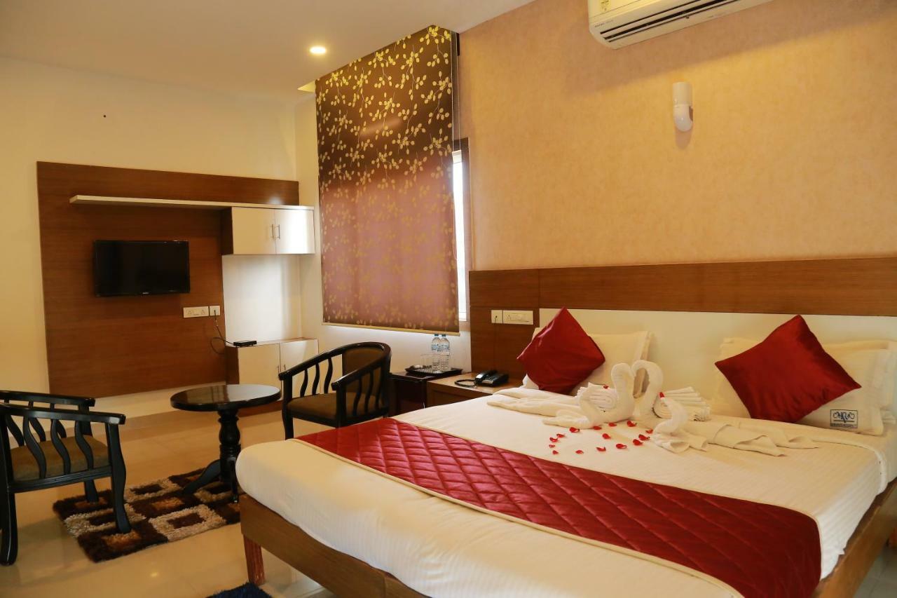 Kodavath Regency Alwaye Esterno foto